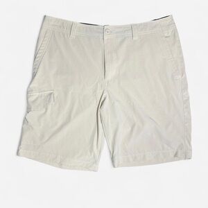 Men's Size 34 Lightweight Cream Colored Columbia Shorts with Pockets